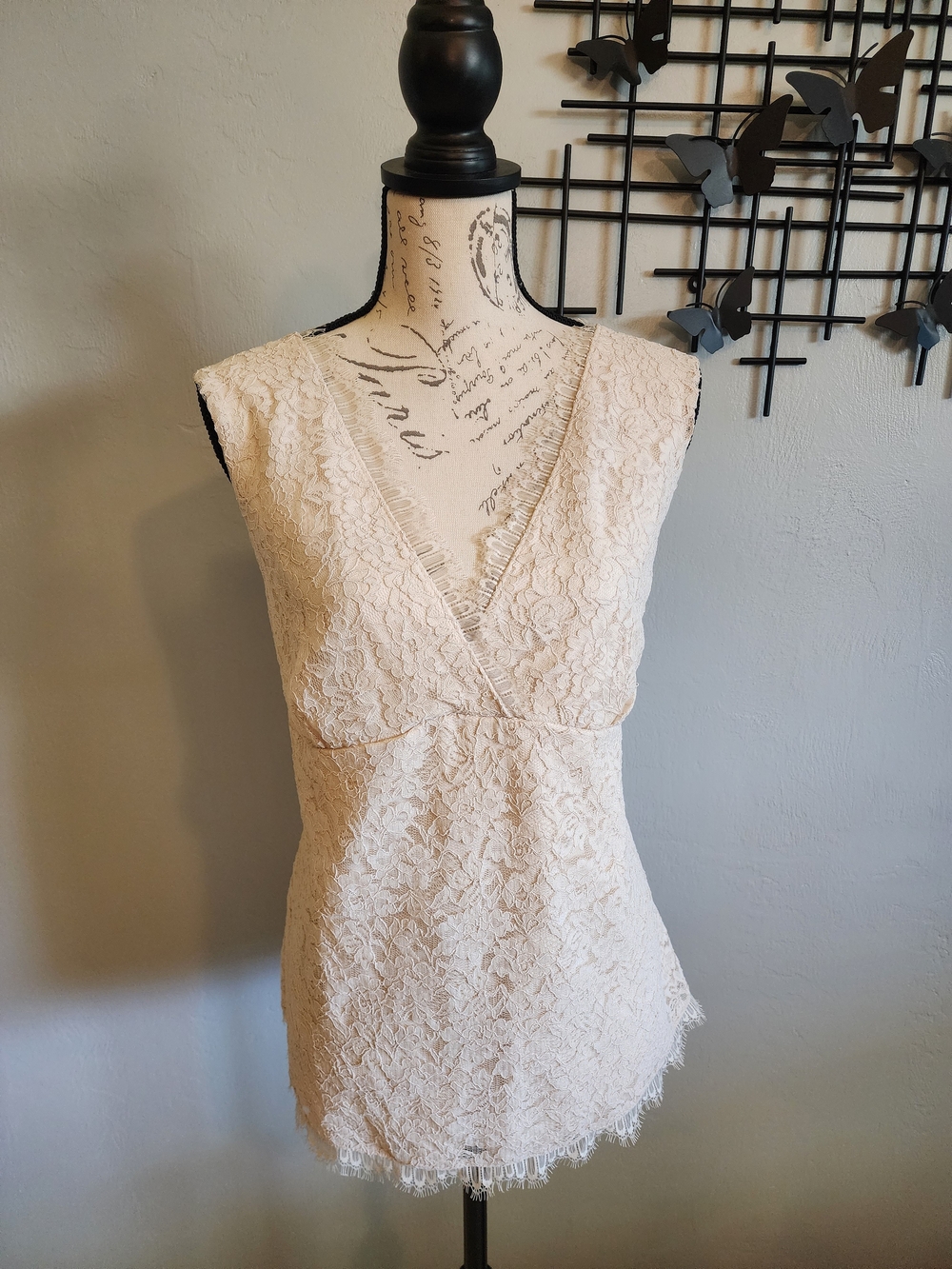 New York & Company Cream Lace V-Neck Sleeveless Top